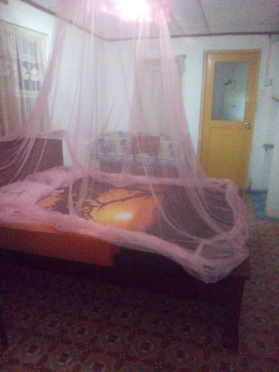 Thevindu Guest & Redmud Resturent Banduramulla Pokój zdjęcie