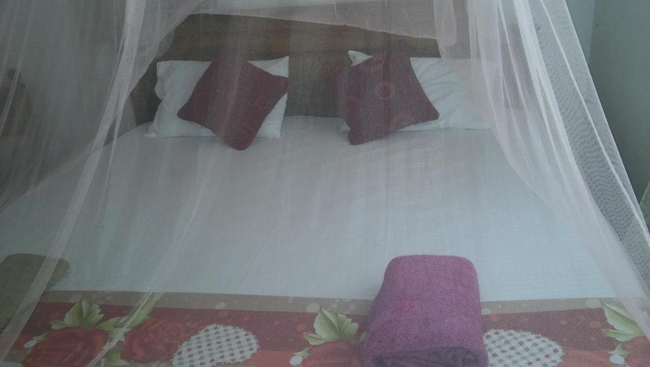 Thevindu Guest & Redmud Resturent Banduramulla Zewnętrze zdjęcie