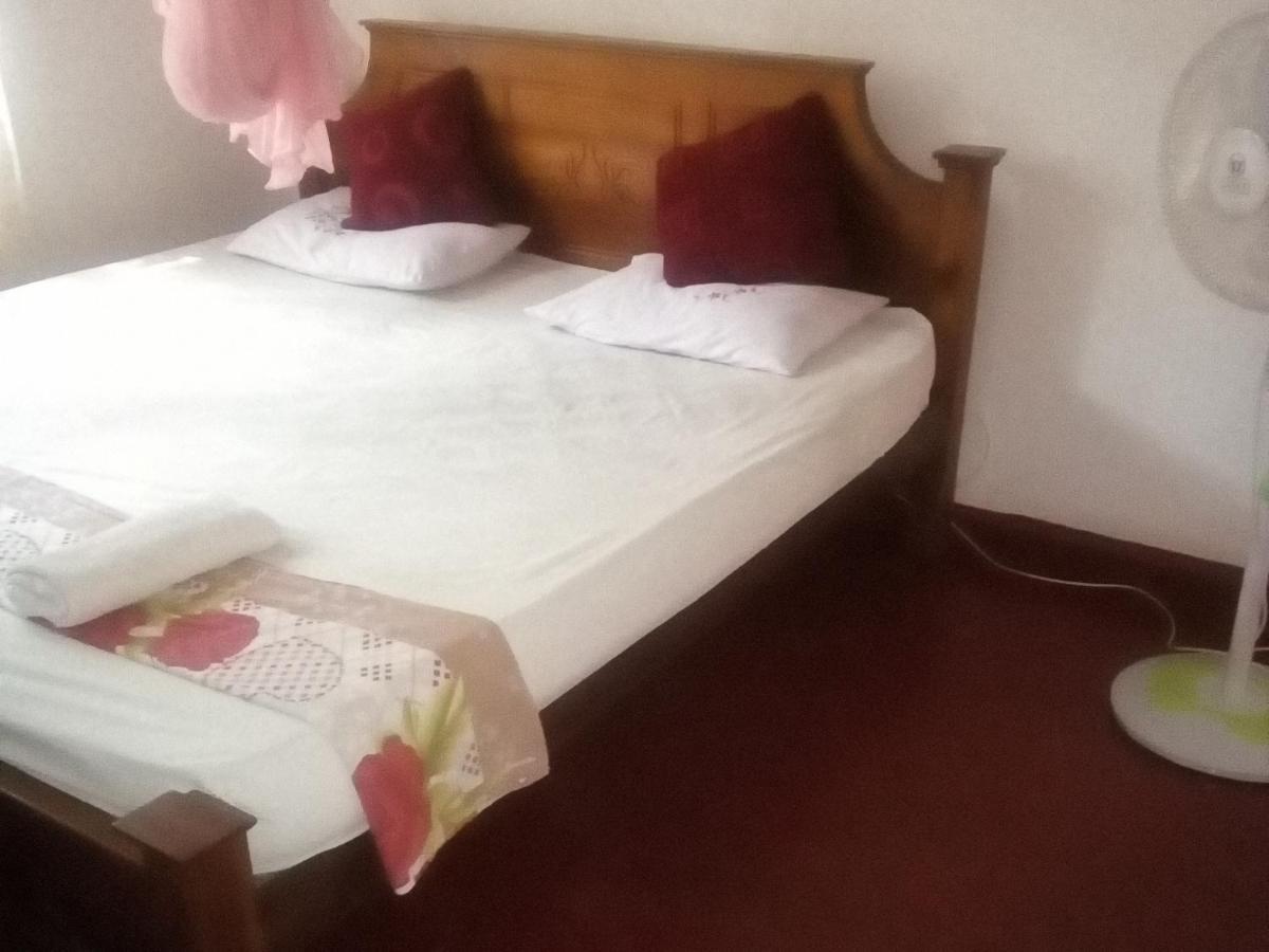 Thevindu Guest & Redmud Resturent Banduramulla Zewnętrze zdjęcie