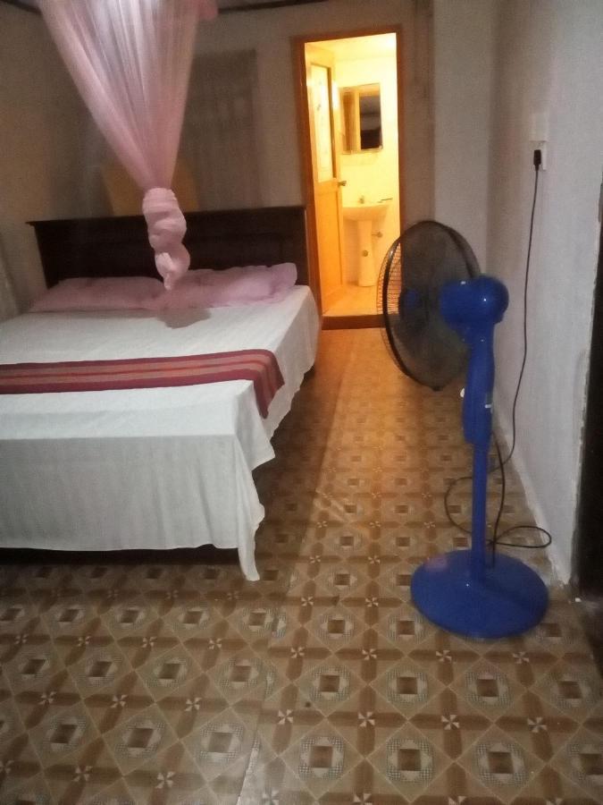 Thevindu Guest & Redmud Resturent Banduramulla Zewnętrze zdjęcie